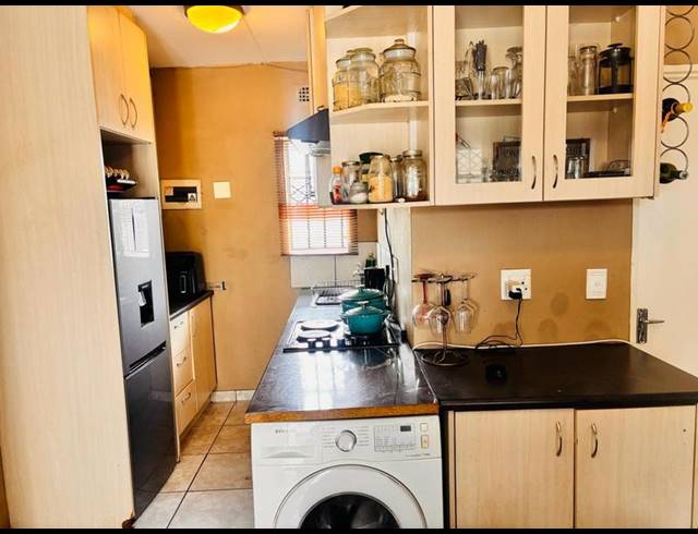 2 BEDROOM APARTMENT FOR SALE IN FLEURHOF